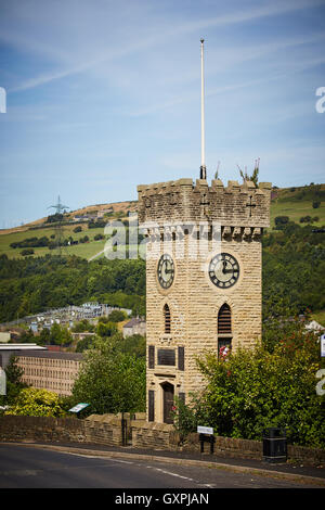 Tour de l'horloge de Stockbridge War Memorial Memorial 1923 La Grande Guerre WW1 guerre mondiale WW2 Clock Tower Gardens Stocksbridge Valley Banque D'Images