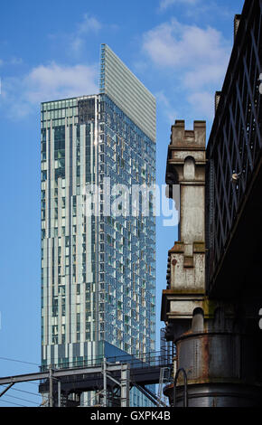 Beetham tower Castlefield Manchester encadrée architecture Victorienne ponts en fer sur l'écart des chemins de propriété architecte properti Banque D'Images