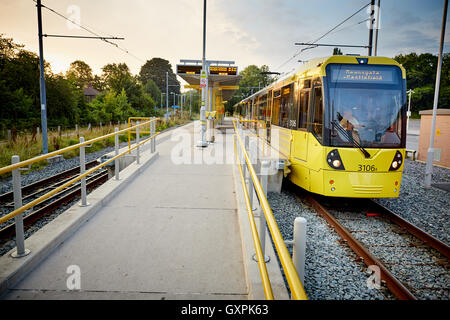 East Didsbury tram station tram stop Morning Sunrise à Heaton Mersey Stockport dans un double arrêt de tram Metrolink à th Banque D'Images