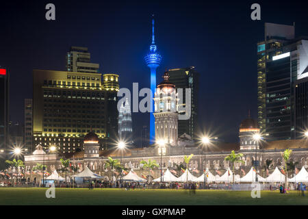 Merdeka Square, au centre-ville de Kuala Lumpur, Malaisie, au crépuscule Banque D'Images