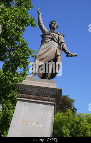 Statue de Sándor Petőfi, révolutionnaire et poète national hongrois Petőfi, Square, Budapest, Hongrie Banque D'Images