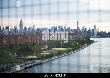 Vue depuis le pont de Williamsburg à Manhattan Banque D'Images