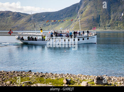 Le traversier de Torfinnsbu Bitihorn de mettre les voiles sur le lac Bygdin dans le parc national de Jotunheimen Norvège Banque D'Images