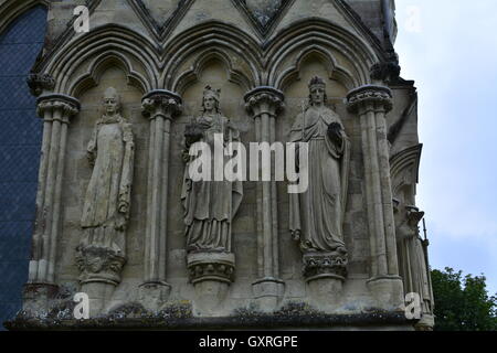 La cathédrale de Salisbury, connu officiellement sous le nom de l'église cathédrale de la Bienheureuse Vierge Marie, est une cathédrale anglicane à Salisbury Banque D'Images