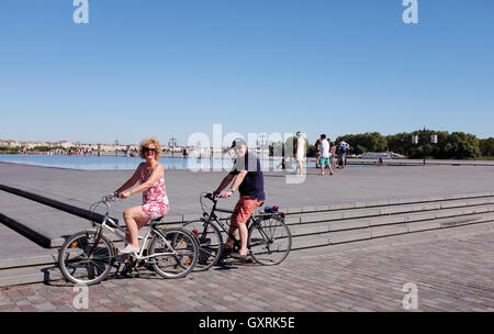 Randonnée à vélo autour de la ville Française de Bordeaux Aquitaine France Europe Banque D'Images