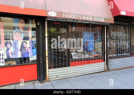 Harry's Shoe Repair Store broadway nord Yonkers New York Banque D'Images