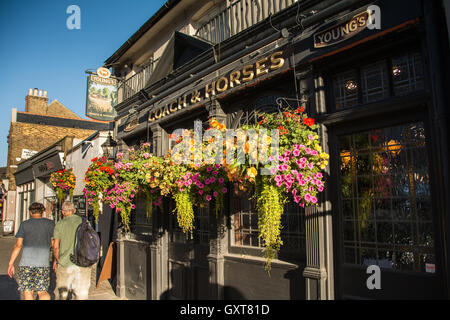 Le Coach and Horses public house dans Barnes, SW London, UK Banque D'Images