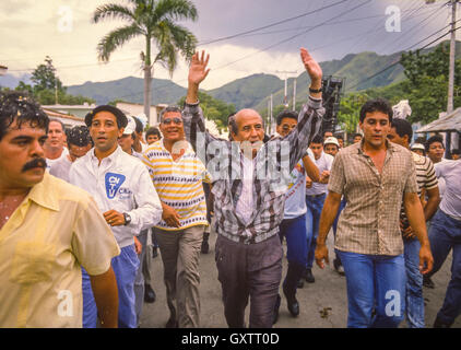 Caracas, Venezuela - candidate présidentielle Carlos Andres Perez faire campagne. Octobre 1988 Banque D'Images