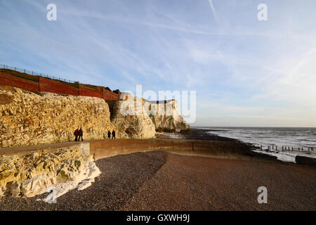 Vue le long des falaises de craie de la promenade à Seaford Head, Jalhay, East Sussex, Angleterre Banque D'Images