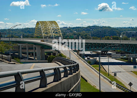 Daniel Carter Beard Bridge également connu sous le pont Big Mac, le centre-ville de Cincinnati, Ohio Banque D'Images