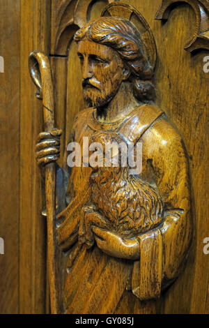 L'église St- Wilfrids Grappenhall Chaire de bois sculpté de Shepherd - Warrington Banque D'Images
