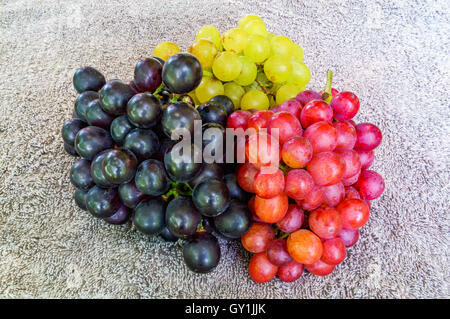 Trois sortes de raisins frais Banque D'Images