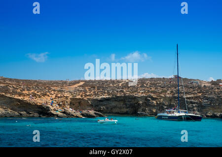 Le Blue Lagoon sur l'île de Comino situé entre les îles de Malte et Gozo Banque D'Images