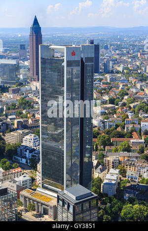 Trianon Tower dans le quartier financier avec la banque Sparkasse DeKa logo, Francfort, Allemagne Banque D'Images