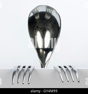 Cuillère en métal et deux fourchettes formé dans la figure de fantaisie conceptuelle Banque D'Images