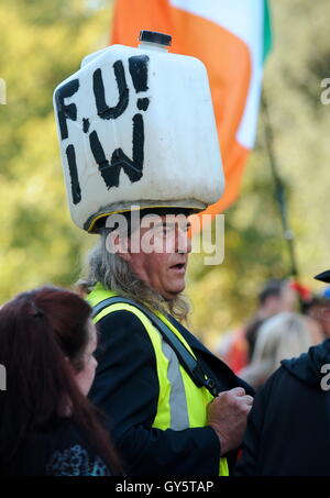 Des manifestants à St Stephen's Green pendant la guerre contre le prix de l'eau mars à Dublin, Irlande. Banque D'Images