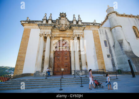 Façade de la bibliothèque Joanina (Biblioteca Joanina), une bibliothèque Baroque de l'Université de Coimbra, Portugal. Banque D'Images