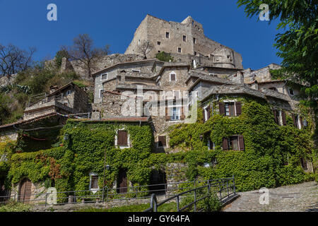 Castelvecchio di Rocca Barbena, Liguria Italia Banque D'Images