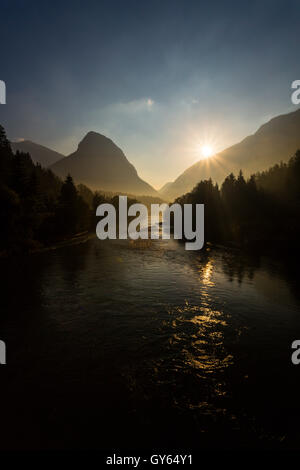 Rivière, Enns, montagne, vallée, rétroéclairage, Nationalpark Gesäuse, Styrie, Autriche Banque D'Images