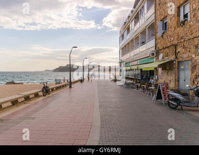 Soir front de mer de Lloret de Mar, Espagne Banque D'Images