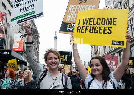 Londres, Royaume-Uni. Sept 17, 2016. Des milliers de manifestants dans le centre de Londres d'exhorter le gouvernement à agir davantage dans la crise des réfugiés. Credit : Noemi Gago/Alamy Live News Banque D'Images