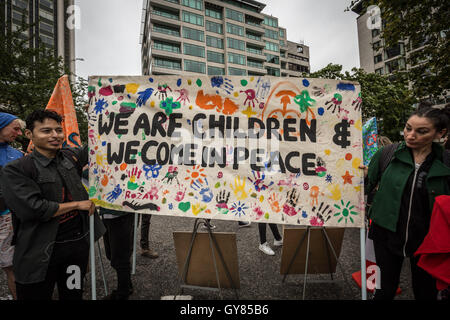 Londres, Royaume-Uni. Sept 17, 2016. Les réfugiés accueillis ici protestation de masse mars à la place du Parlement à Westminster Crédit : Guy Josse/Alamy Live News Banque D'Images