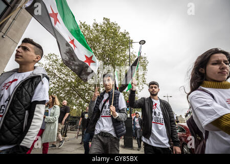 Londres, Royaume-Uni. Sept 17, 2016. Les réfugiés accueillis ici protestation de masse mars à la place du Parlement à Westminster Crédit : Guy Josse/Alamy Live News Banque D'Images
