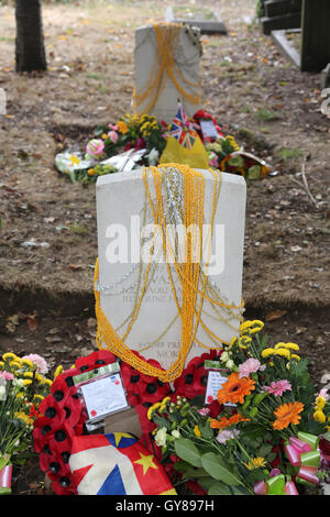 Hornchurch, Essex, Royaume-Uni. 17 sept 2016. Tombes de Soldats Niue dans le cimetière vu à un service commémorant Niue soldats qui ont participé à la 1ère guerre mondiale et est entrée en convalescence dans Essex Hornchurch. Quatre des soldats sont morts de la grippe et ont été enterrés dans le cimetière de St Andrew's il y a 100 ans et aujourd'hui, un groupe de 16 habitants de l'île de Niue, une petite île dans l'océan Pacifique près de la Nouvelle-Zélande ont visité l'église pour rendre un dernier hommage. Crédit : SANDRA ROWSE/Alamy Live News Banque D'Images