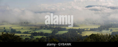La brume matinale dans la vallée de Ribble, à proximité de Clitheroe Lancashire, North West England, UK. Banque D'Images