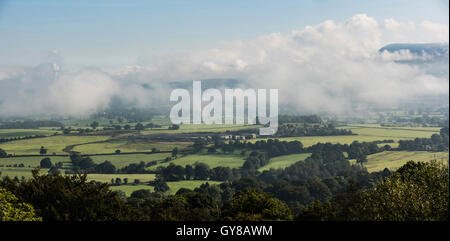 La brume matinale dans la vallée de Ribble, à proximité de Clitheroe Lancashire, North West England, UK. Banque D'Images