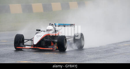 Sydney, Australie. 18 Sept 2016 : Jour 2 de la Nouvelle Galles du Sud Motor Race Championship Round 7 at Sydney Motorsport Park. Cette ronde de championnat de course automobile , les catégories telles que l'AC Holdens, formule des berlines sport, Vee, Supersports, Aussie les voitures de course, voitures de formule, l'amélioration de la production et Superkarts. Credit : mjmediabox/Alamy Live News Banque D'Images