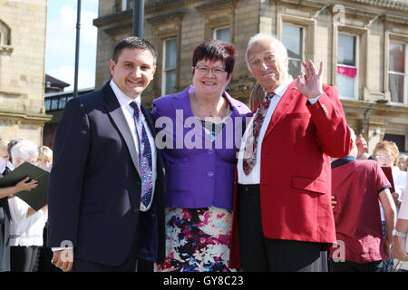 Rochdale, UK. 18 sept., 2016. Seb de l'Lassandro Gracie Fields Remerciements La Société, la conseillère Janet Emsley et comédien Roy Hudd, Rochdale, Lancashire, 11 Septembre, 2016 Crédit : Barbara Cook/Alamy Live News Banque D'Images