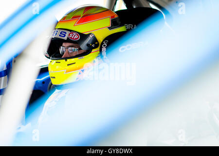 Towcester, Northamptonshire, Angleterre. 18 Septembre, 2016. Pilote de course BTCC Dan Welch et Goodestone avant course Race trois des Dunlop MSA British Touring Car Championship au circuit de Silverstone (photo de Gergo Toth / Alamy Live News) Banque D'Images