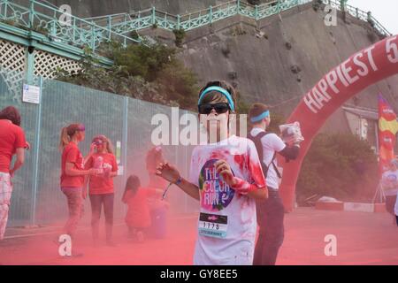 Brighton, UK. 18 Sep, 2016. Les participants prennent part à la Brighton Color run 2016 Credit : kieran tutt/Alamy Live News Banque D'Images