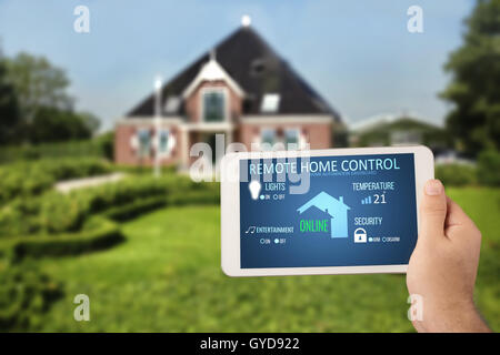 Système de contrôle à distance accueil sur une tablette numérique. Banque D'Images