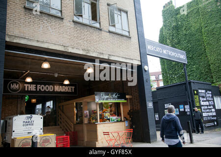 Mercato italien Metropolitano Farmers Market sur Newington Causeway de SE1 - London UK Banque D'Images