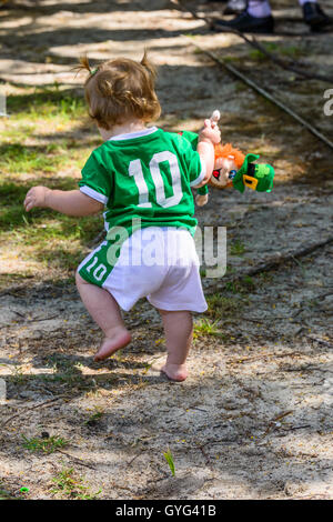 Petit garçon dans les célébrations de la Saint Patrick Banque D'Images