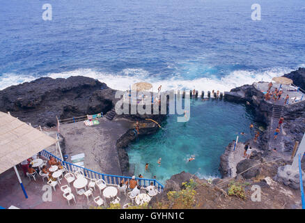 Piscine naturelle. Charco Azul, l'île de La Palma, Îles Canaries, Espagne. Banque D'Images