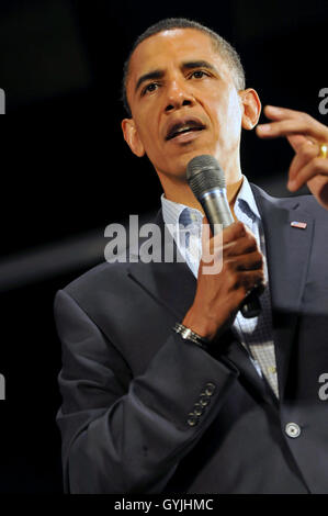 Le sénateur Barack Obama parle à une réunion de ville à Randor Middle School à Wayne, en Pennsylvanie le 14 juin 2008. Banque D'Images