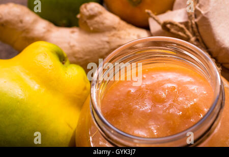 Confiture de gingembre-coing Banque D'Images