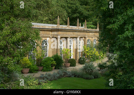 L'architecture. Une orangerie dans les jardins à l'Italienne de Mapperton. Un manoir historique pittoresque près de Beaminster dans l'Ouest rural Dorset, Angleterre. Banque D'Images