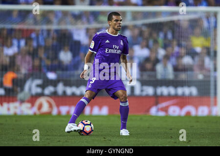 Barcelone, Espagne. 18 Sep, 2016. Pepe (Real Madrid CF), au cours de la Liga match de football entre l'Espanyol et Real Madrid CF, à la stade Cornella-El Prat à Barcelone, en Espagne, dimanche 18 septembre 2016. Crédit photo : S.Lau : dpa/Alamy Live News Banque D'Images