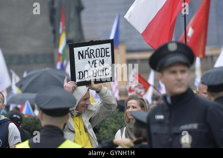 Prague, République tchèque. 17 Sep, 2016. Rallye Czexit - lutter pour notre culture et pays sûr a eu lieu sur la place Venceslas, à Prague, République tchèque, le 17 septembre 2016. © Michal Dolezal/CTK Photo/Alamy Live News Banque D'Images