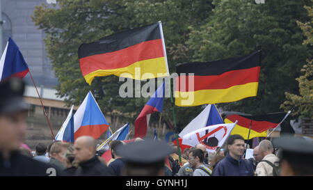 Prague, République tchèque. 17 Sep, 2016. Rallye Czexit - lutter pour notre culture et pays sûr a eu lieu sur la place Venceslas, à Prague, République tchèque, le 17 septembre 2016. © Michal Dolezal/CTK Photo/Alamy Live News Banque D'Images