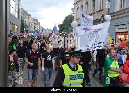 Prague, République tchèque. 17 Sep, 2016. Rallye Czexit - lutter pour notre culture et pays sûr s'est déroulée à Prague, en République tchèque, le 17 septembre 2016. © Michal Dolezal/CTK Photo/Alamy Live News Banque D'Images