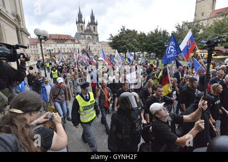 Prague, République tchèque. 17 Sep, 2016. Rallye Czexit - lutter pour notre culture et pays sûr s'est déroulée à Prague, en République tchèque, le 17 septembre 2016. © Michal Dolezal/CTK Photo/Alamy Live News Banque D'Images