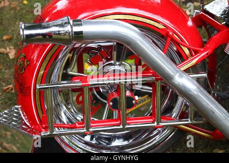 Siek, Allemagne. 18 Sep, 2016. Un feu Orange County Choppers OCC Bike pourrait être vu à la station de pompiers à Siek. La Harley Davidson a été construit 2003 pour honorer les 343 soldats du feu qui ont perdu leur vie au cours de la des mesures de sauvetage des attaques terroristes du 11 septembre 2001 au World Trade Center de New York. Dans le monde d'utilisation | © dpa/Alamy Live News Banque D'Images