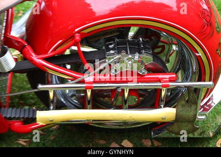 Siek, Allemagne. 18 Sep, 2016. Un feu Orange County Choppers OCC Bike pourrait être vu à la station de pompiers à Siek. La Harley Davidson a été construit 2003 pour honorer les 343 soldats du feu qui ont perdu leur vie au cours de la des mesures de sauvetage des attaques terroristes du 11 septembre 2001 au World Trade Center de New York. Dans le monde d'utilisation | © dpa/Alamy Live News Banque D'Images