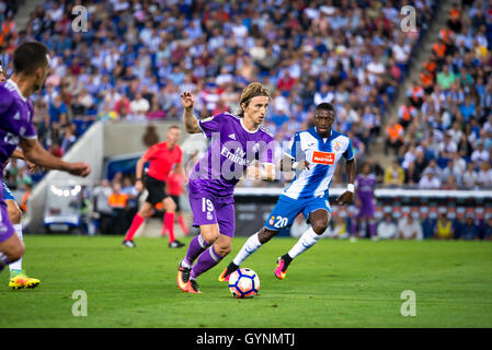 Barcelone - 18 SEPT : Luka Modric joue au match de la Liga entre l'Espanyol et Real Madrid CF à RCDE Stadium le 18 septembre 2016 à Barcelone, Espagne. Crédit : Christian Bertrand/Alamy Live News Banque D'Images