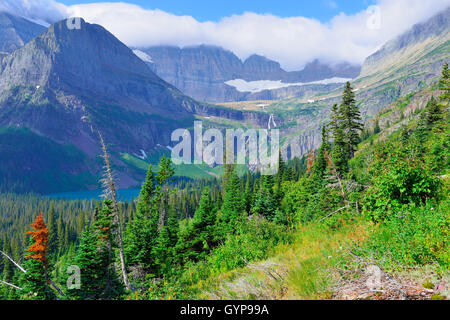 Sur le paysage de haute montagne Grinnell Glacier dans le Glacier National Park, Montana en été Banque D'Images